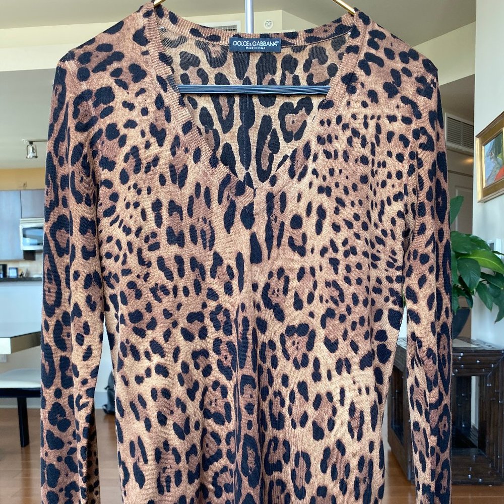Dolce Gabbana Leopard V-Neck Cashmere Sweater